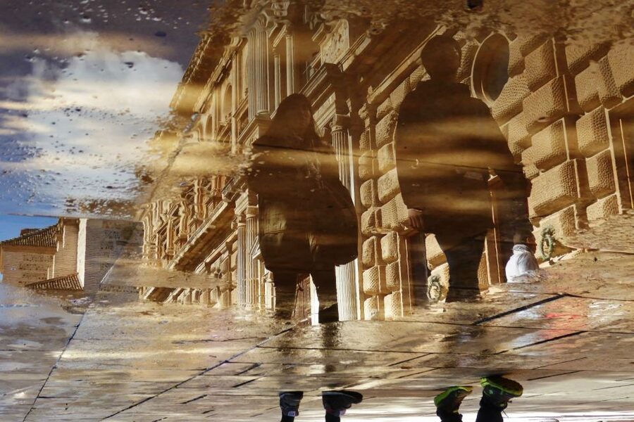 Granada: Fast-Track Alhambra & Nasrid Palaces Guided Tour - Practical details that can affect your visit