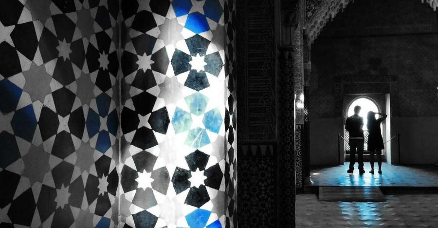 Granada: Fast-Track Alhambra & Nasrid Palaces Guided Tour - Beginning at the Alhambra hilltop