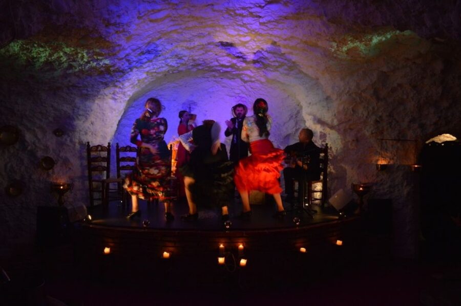 Granada: Flamenco Show at Templo del Flamenco with Drink - Reaching El Templo del Flamenco