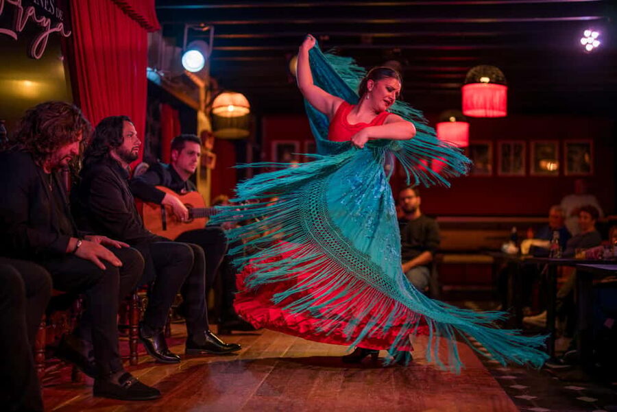 Granada: Flamenco Show in Albaycin - Jardines de Zoraya - What happens during the one-hour performance