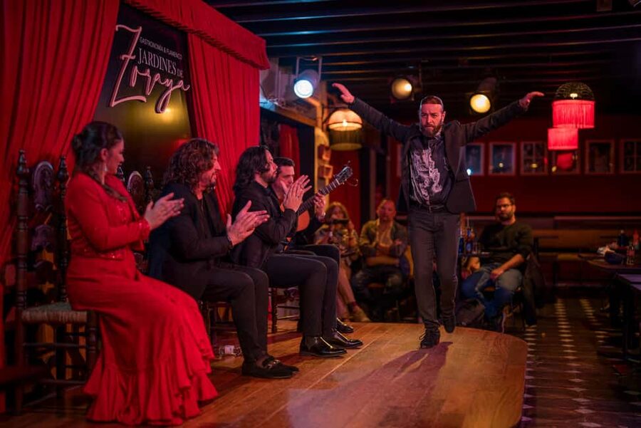 Granada: Flamenco Show with Dinner at Jardines de Zoraya - The Albaycín location and getting there