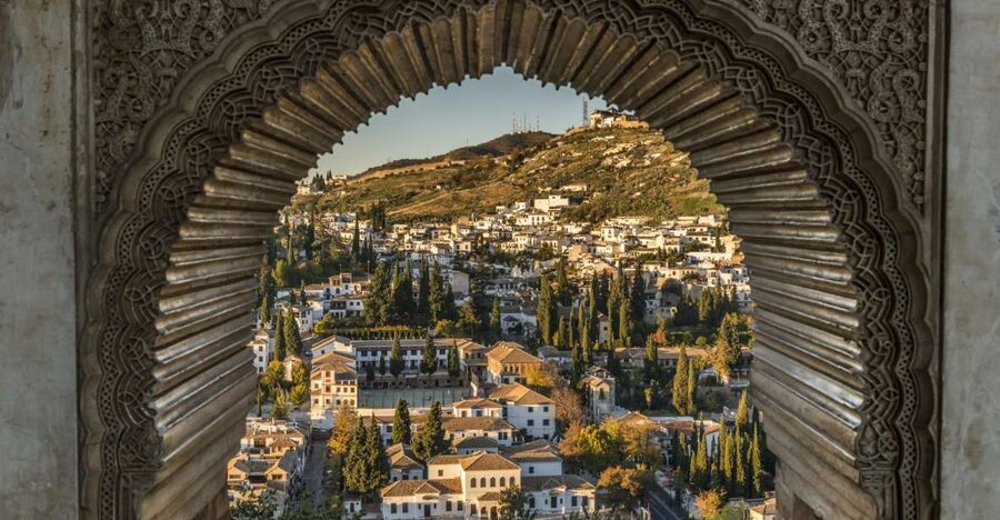 Granada Full Day: Alhambra General, Albayzin and Sacromonte - Inside the Alhambra during the three-hour morning visit