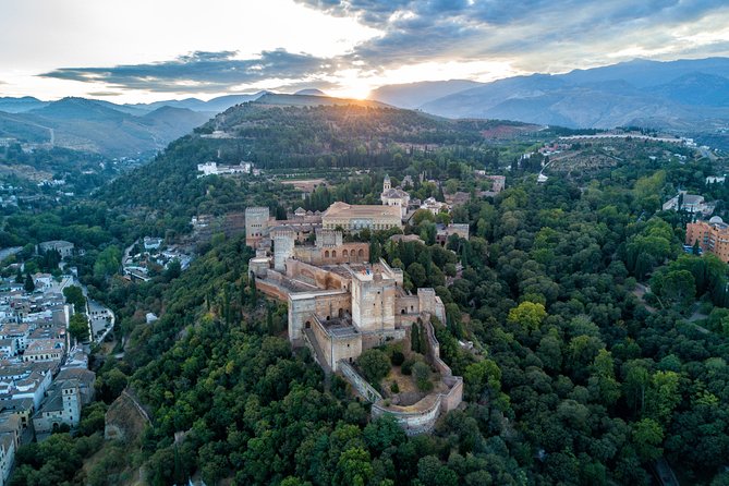 Granada full day: La alhambra completa + el Albaicin y Sacromonte - Nasrid Palaces: the tour’s essential hour and fifteen minutes