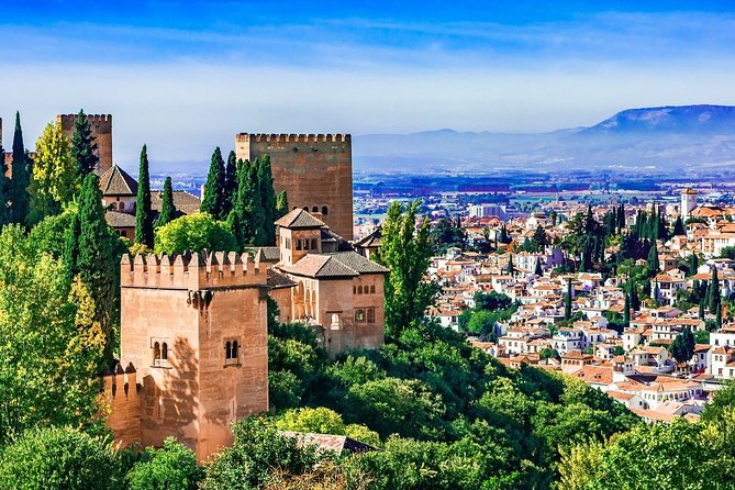 Granada full day: La alhambra completa + el Albaicin y Sacromonte - Plaza Nueva and the Darro River