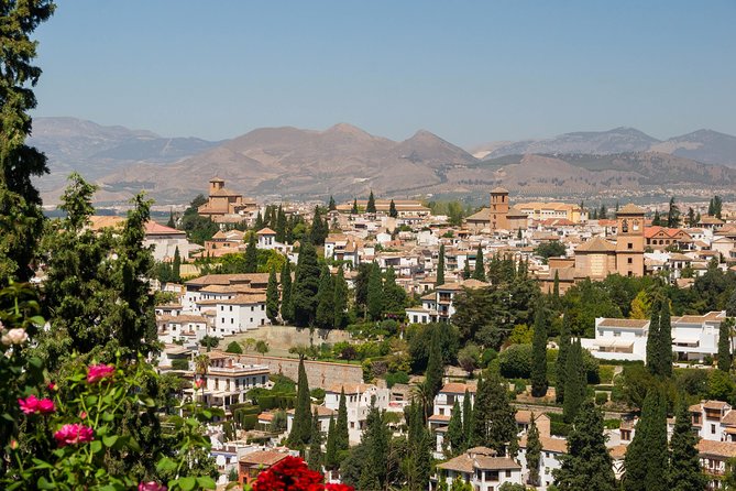 Granada full day: La alhambra completa + el Albaicin y Sacromonte - Generalife gardens: the calm beginning