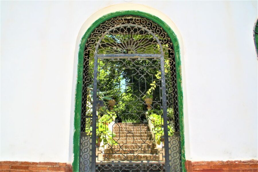 Granada: Gardens of Carmenes Guided Tour - Starting near the Alhambra at Carmen de los Mártires