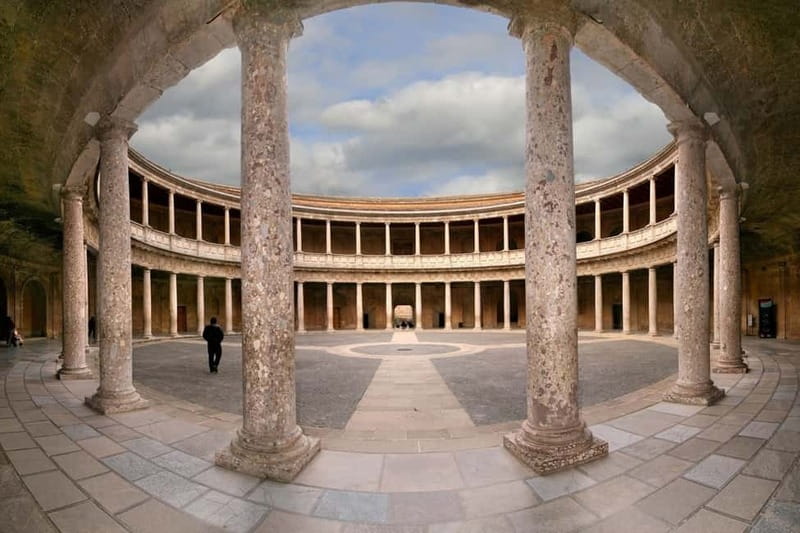 Granada: Gardens of the Alhambra and Generalife Regular Tour - Key points at a glance