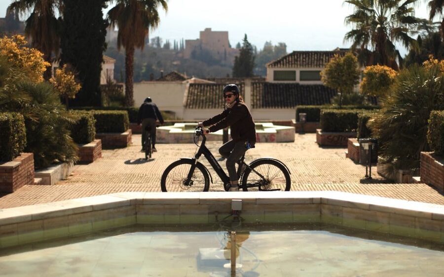 Granada: Highlights & Viewpoints eBike Tour with Tapas Break - Booking value and practical details