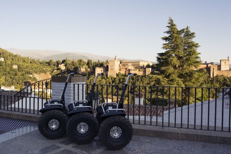 Granada: Historical City Center Guided Segway Tour - Plaza Nueva, Fuente del Toro, and Paseo de los Tristes