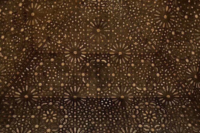 Granada Private Alhambra Tour includes Nazaries Palaces - Carlos V Palace adds a striking change of style