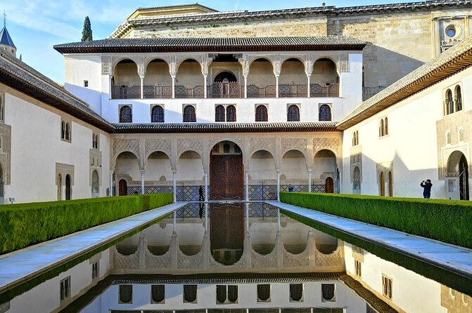 Granada Private Alhambra Tour includes Nazaries Palaces - Timing, identification, and meeting point