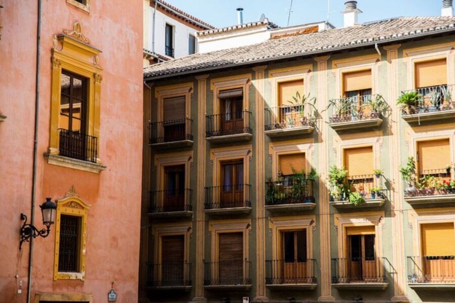Granada: Private custom tour with a local guide - Albaicín lanes and Sacromonte caves
