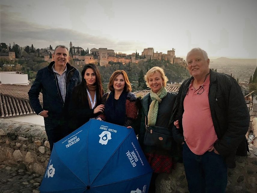 Granada: Private Tour of Albaicín, Sacromonte and Viewpoints - Walking from Sacromonte into Albaicín