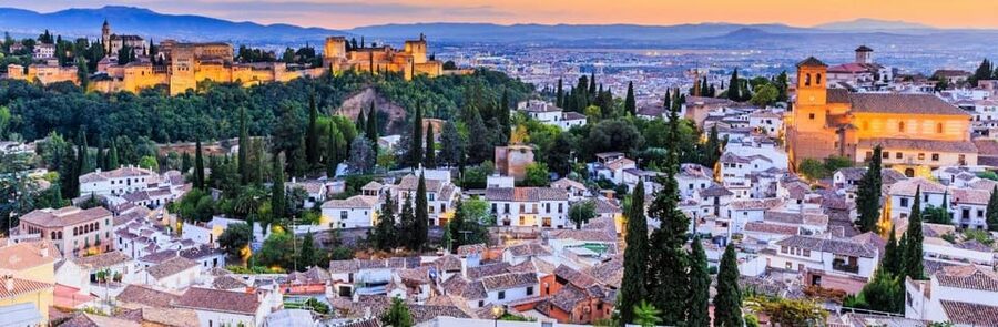 Granada: Private Tour of Albaicín, Sacromonte and Viewpoints - Paseo de los Tristes: a gentle opening with history underfoot
