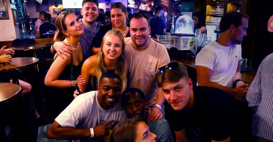 Granada: Pubs & Clubs Crawl with Drinks & Club Entry Ticket - The first bar: easing into the group
