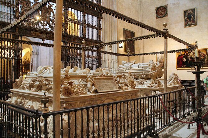 Granada: Royal Chapel guided walking tour - Why the Royal Chapel deserves your morning