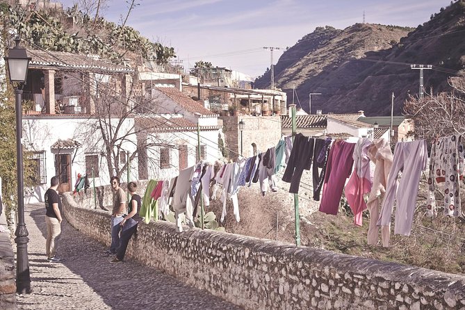 Granada's Hidden Treasures: Albayzin and Sacromonte Walking Tour - Walking through Albaicín’s old streets