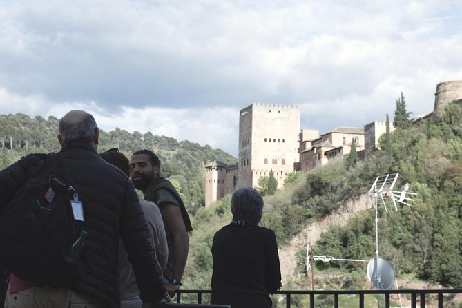 Granada's Hidden Treasures: Albayzin and Sacromonte Walking Tour - Paseo de los Tristes: a gentle finish