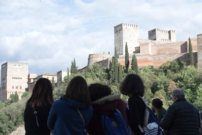 Granada's Hidden Treasures: Albayzin and Sacromonte Walking Tour - What the guides add to the walk