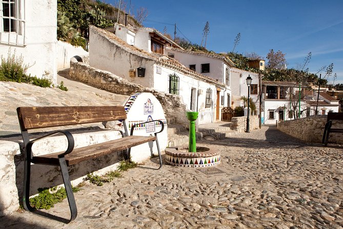 Granada: Sacromonte Private Tour - San Miguel Alto and the payoff at the top