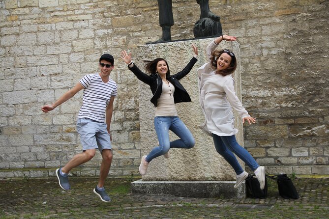 Granada Scavenger Hunt and Sights Self-Guided Tour - Starting at Plaza Nueva
