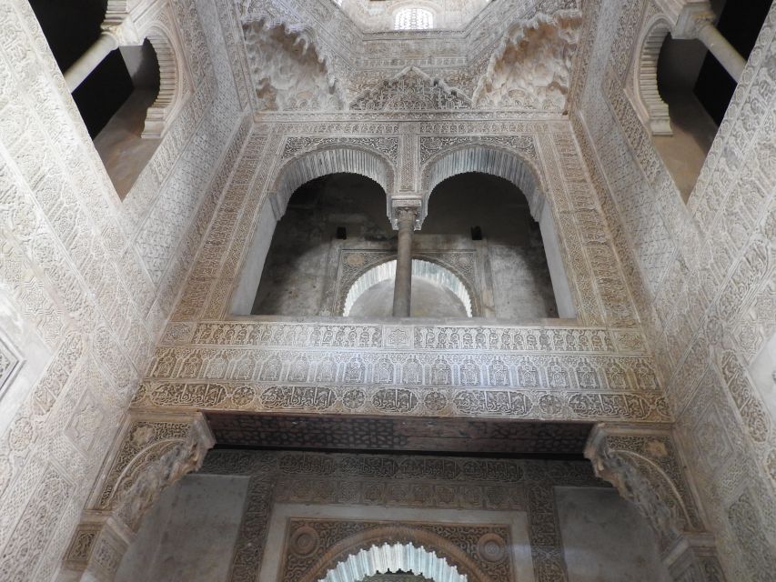 Granada: Sunset Legends of the Alhambra Guided Tour - What a group of 10 really means