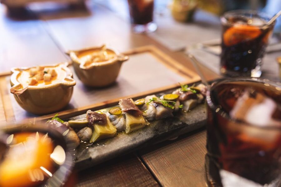 Granada: Tapas Crawl - The small-group format and the guides