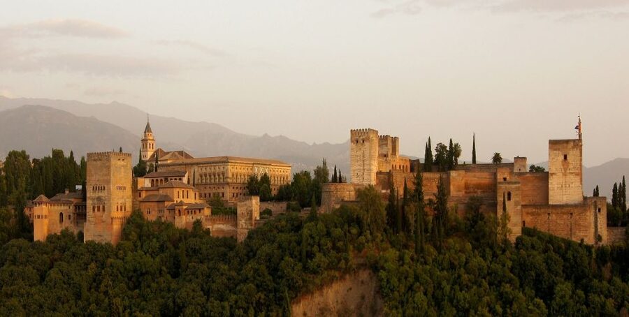 Granada: Tapas Tasting Guided Tour - Key points to know before booking