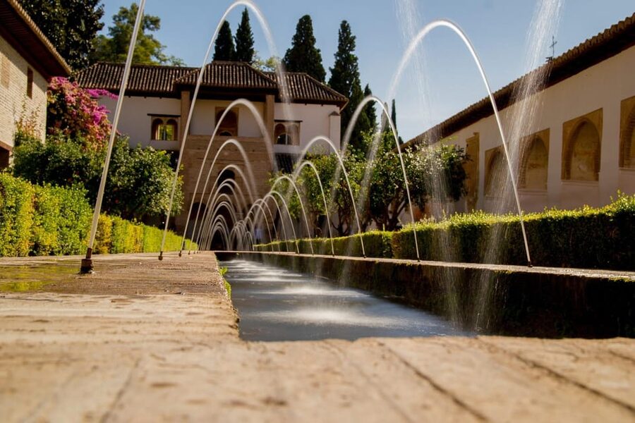 Granada: Tour of Alhambra, Generalife, and Nasrid Palaces - Who should book this Alhambra tour?