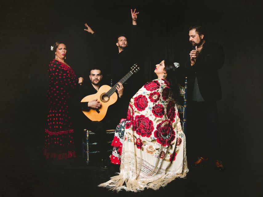 Granada: Traditional Flamenco Show at Tablao Casa Ana - What happens during the one-hour performance