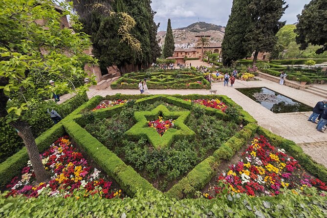Granada, Visit Alhambra with Nasrid palaces, gardens and Alcazaba - The guides make the history easier to follow