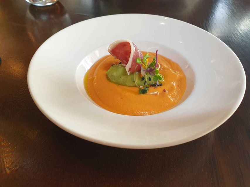 Granada: Walking Food Tour - Tapas, taverns, and a real evening meal