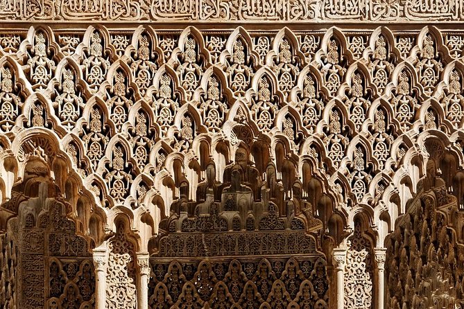 Group tour: the Alhambra of Granada - Fountains and gardens beyond the palace rooms