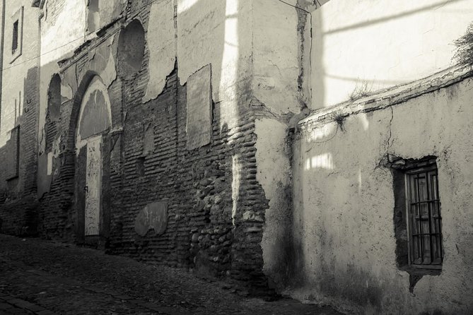 Guided tour Conspiracy in the Albaicín - Starting at Mirador de San Cristóbal at 9:00 p.m.