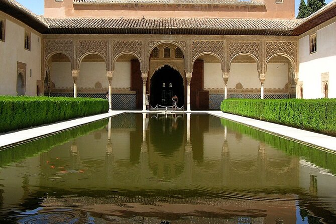 Guided tour of La Alhambra with tickets included - Why the Nasrid Palaces Make This Visit Special