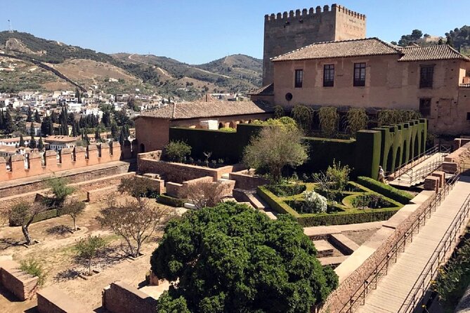 Guided tour of the Alhambra: Generalife and its gardens - How the tour compares with exploring alone