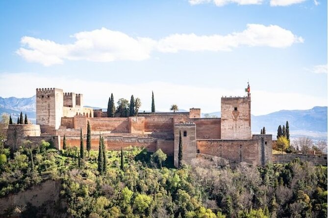 Guided tour to Alhambra with Generalife, Alcazaba and Carlos V - What You See in Two Hours