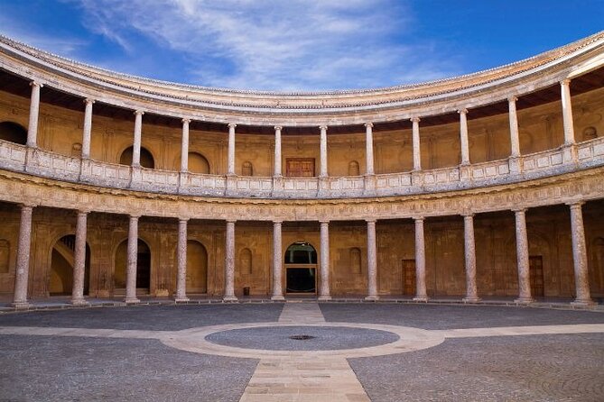 Guided tour to Alhambra with Generalife, Alcazaba and Carlos V - Calle Real: The Alhambra as a Working City