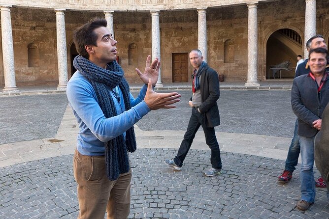 Guided visit to the Alhambra, Nasrid Palaces and Generalife - Meeting point, timing and small practical matters