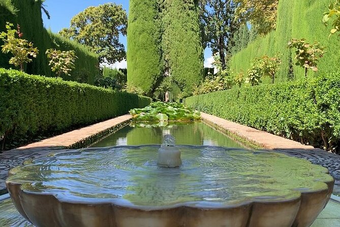 Guided visit to the Alhambra, Nasrid Palaces and Generalife - Palace of Carlos V: a bold Christian statement