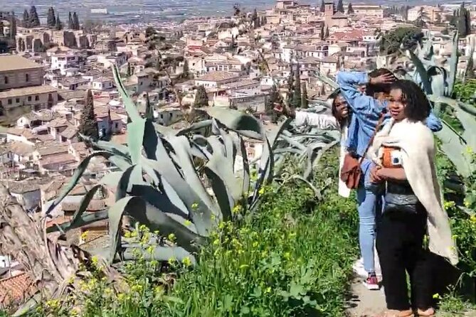 Gypsy life: Sacromonte and the caves private tour - Guide style and local recommendations