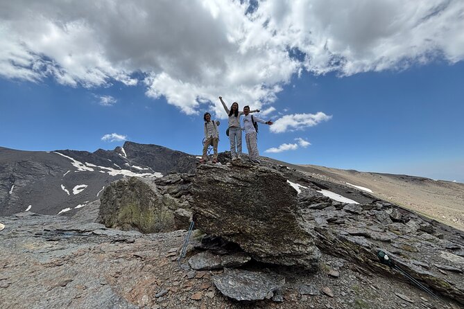 Hiking experience in the High Sierra Nevada National Park - What to wear and carry for six hours outside