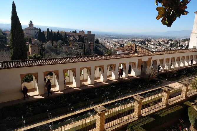 Legends of the Alhambra Tour with Tickets Included - Patio de los Leones: The Alhambra’s Signature Image