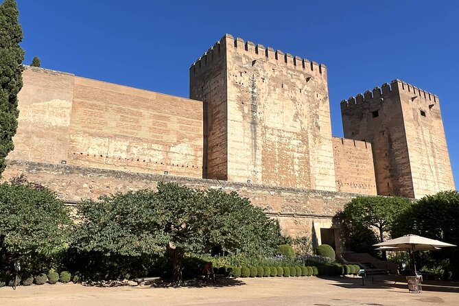 PREMIUM 2 Hour Alhambra and Generalife Tour + tickets - Juan and the guide quality