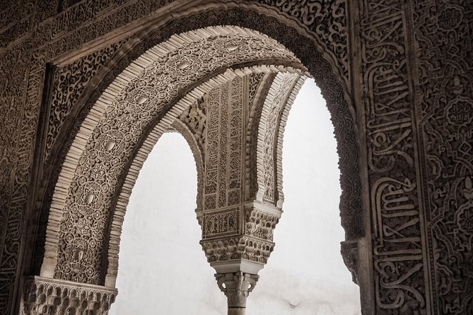 Private 3-hour Alhambra tour with tickets - Why a private Alhambra visit can be worth three hours
