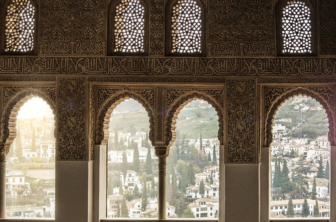 Private 3-hour Alhambra tour with tickets - The Nasrid Palaces and the details you might miss