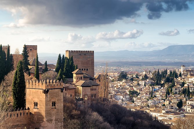 Private 3-hour Alhambra tour with tickets - Exploring the fortress at your own pace