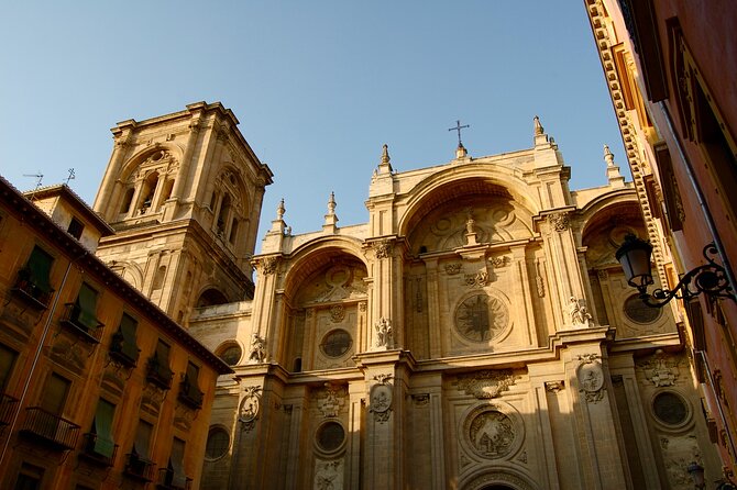Private Guided Tour to Alhambra with Tickets to City Monuments - Charles V Palace and the Christian chapter