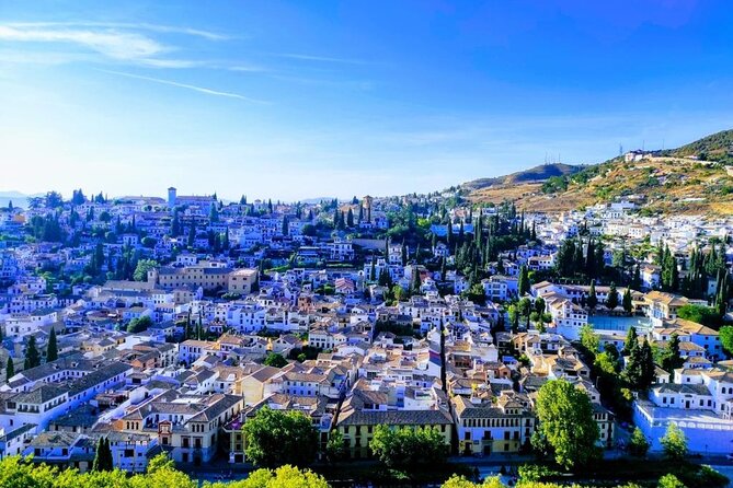 Private tour: 4 cultures, Granada in depth - Entering a Sacromonte cave