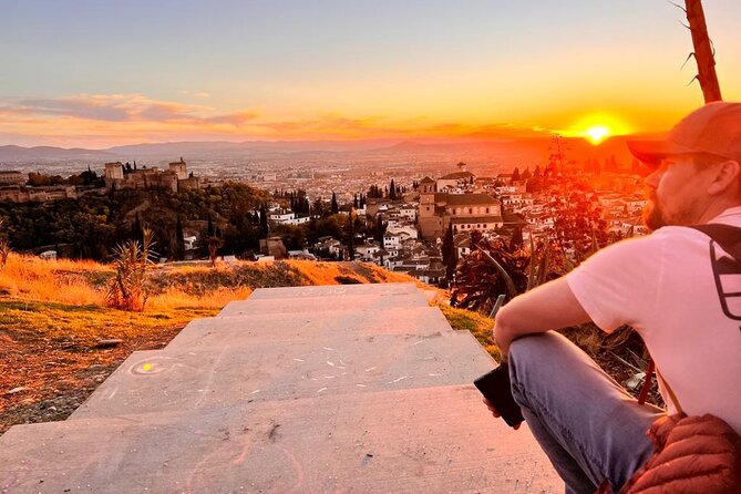 Private tour: 4 cultures, Granada in depth - Starting at Plaza Nueva and the Christian center